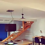 Spiro's By Alegria Apartman